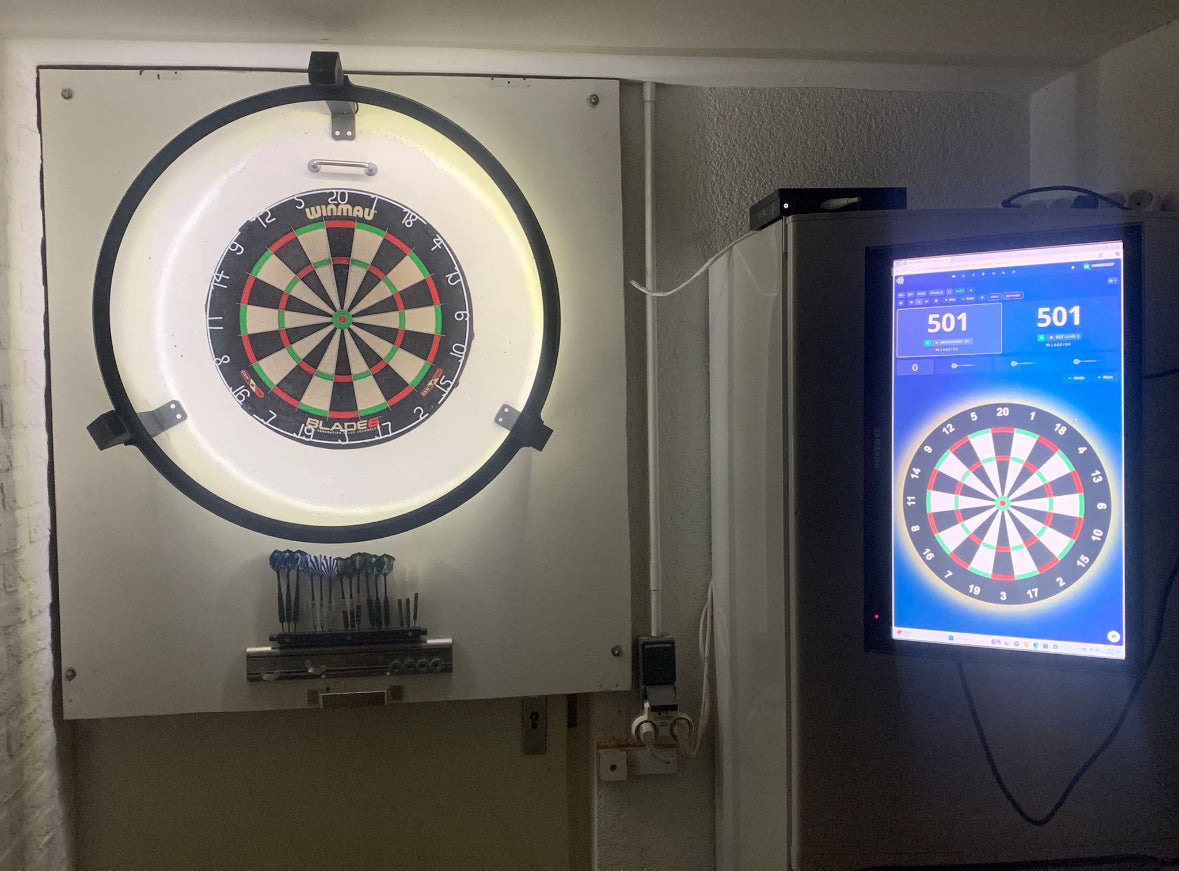 Klantopstelling Autodarts met LED-ring en touchscreen monitor